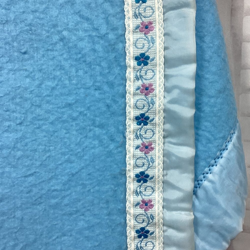 Sears Fiberwoven Blanket Blue w/ Embroidered Satin Trim 64" x 104"